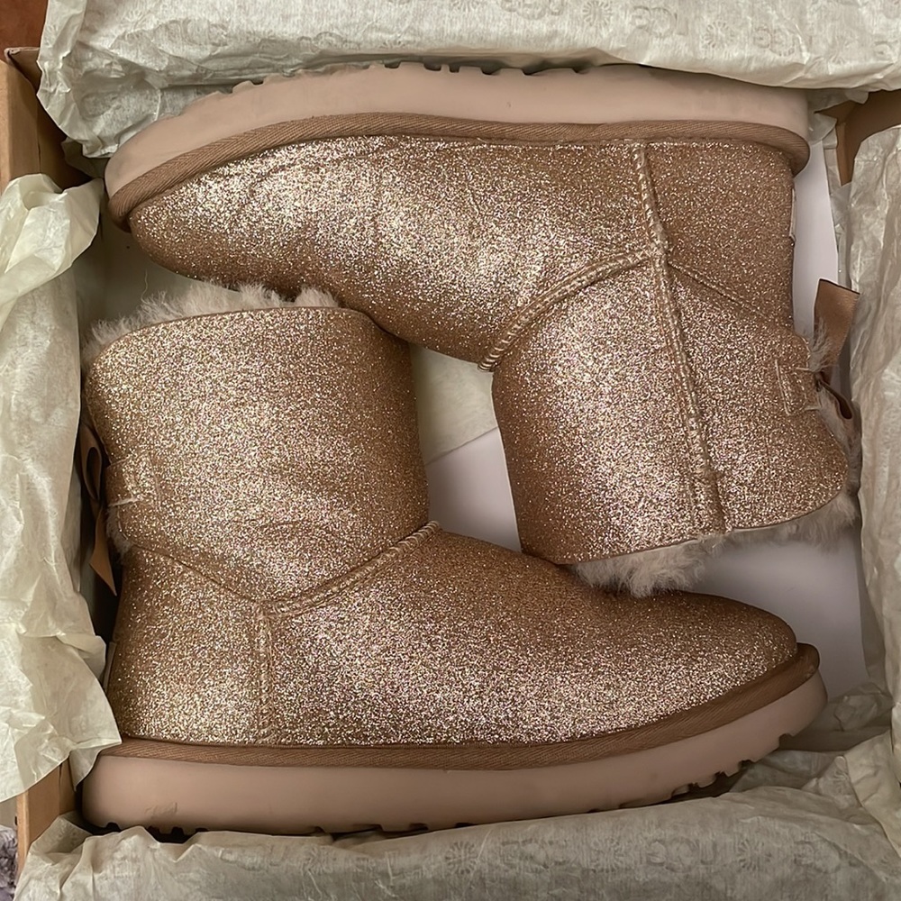 Sparkling Gold women Ugg bow boots size 8 All w/ Box’s